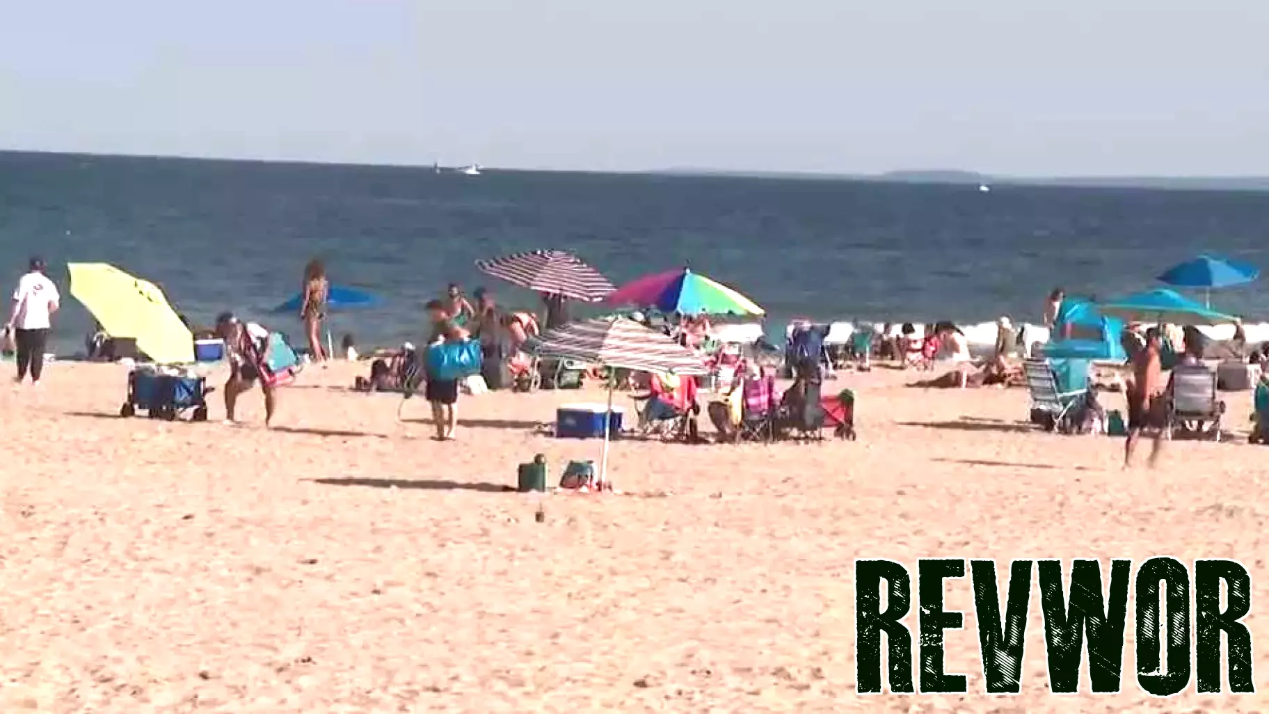 Hampton Beach Sees Increased Crowds as Summer Winds Down