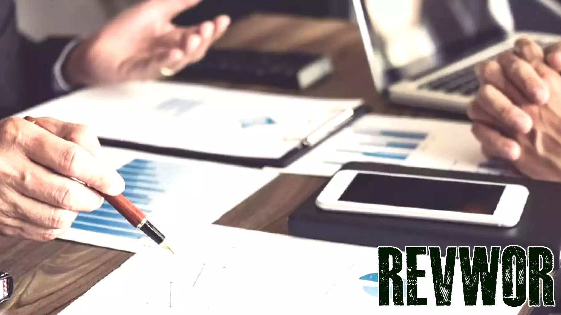 Houlihan Lokey (HLI) Sees Promising Earnings Growth Amid Recent Price Fluctuations