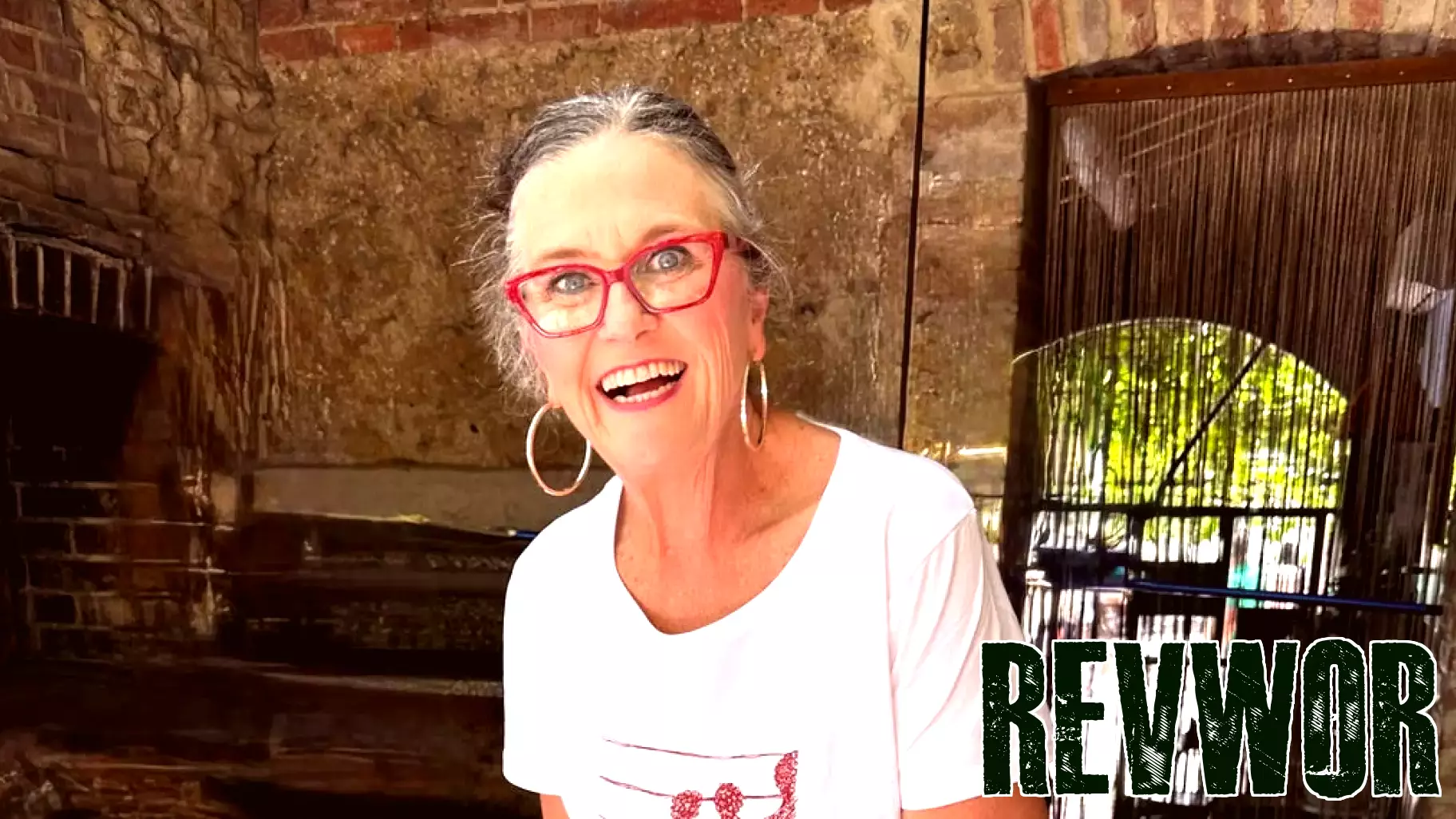 Quit her job, moved to Italy, and bought a villa in Tuscany to rent