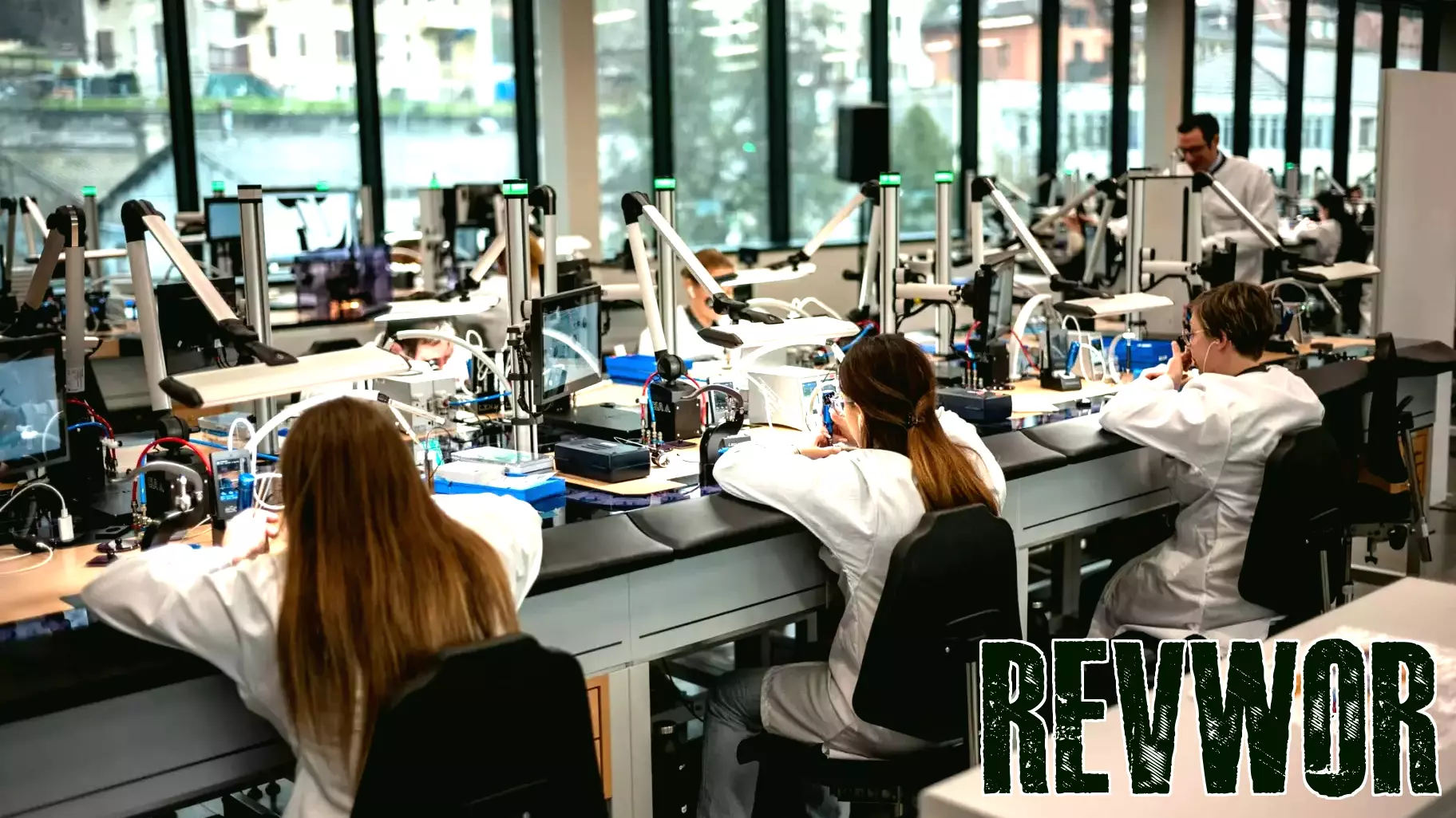 Swiss Watch Industry Experiences First Employment Decline Since Post-Pandemic Recovery