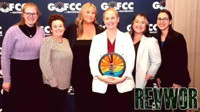 Chamber of Commerce Presents Achievement Awards